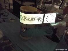 Eine flexible Lichtquelle aus organischen LED (OLED), die im Rahmen des TREASORES-Projekts entwickelt wurde.