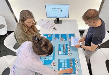 Plateau de jeu d'un jeu de planification d'entreprise hybride et sur mesure.© zVg