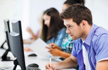 Les formations continues modernes - par exemple en soft skills ou en data analytics - doivent également être abordées de manière stratégique par les PME. Syda_Productions / Depositphotos.com