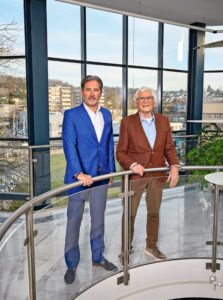 Stolz auf 45 Jahre Marktführerschaft in einer Pharma-Nische: Gründer, Inhaber und Vater Christian H. Lutz und Sohn Tobias Lutz. Foto: Raffi P. N. Falchi