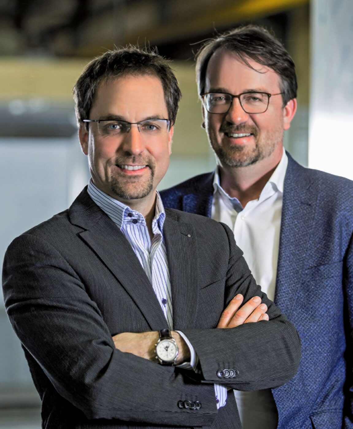 Les têtes pensantes derrière EMCH Ascenseurs : Bernhard Emch (à gauche) et Hansjürg Emch. © EMCH Ascenseurs