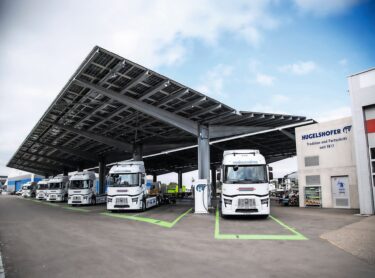 Das Thurgauer Transportunternehmen Hugelshofer Logistik setzt inzwischen 80 elektrisch betriebene Lkw ein. © Renault Trucks / Hugelshofer Logistik