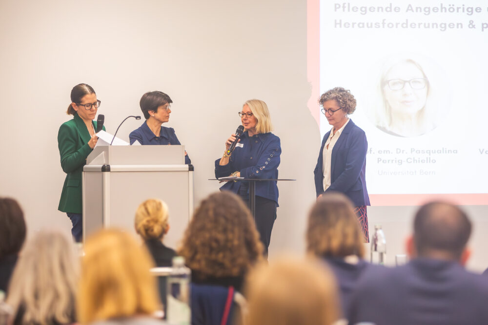 Diskussion über Herausforderungen für pflegende Angehörige. Quelle: zvg