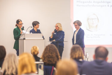 Discussione sulle sfide per gli assistenti familiari. Fonte: zvg