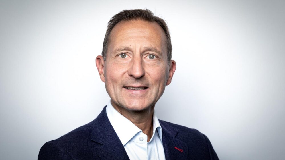 Sygnum B2B Officer Fritz Jost begrüsst neue Partnerbank. Quelle: zvg