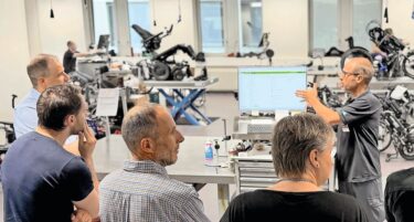 Les participants à l'Opacc User Group découvrent comment le nouveau système ERP est utilisé chez Orthotec. © Opacc / Orthotec AG