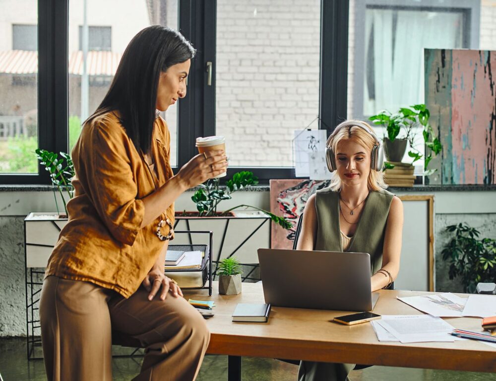 Des bureaux aménagés de manière conviviale et des relations de travail décontractées ne suffisent pas à eux seuls à définir le « New Work ». De plus en plus d'organisations en prennent conscience. © Depositphotos.com